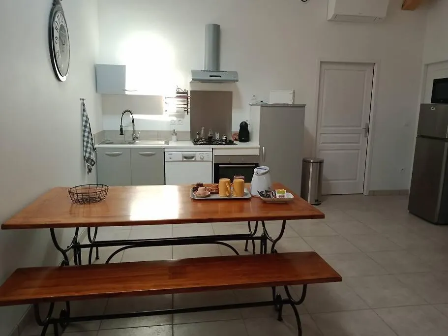 Holiday home Villa Avec Piscine Dans Un Avre De Verdure Caderousse France
